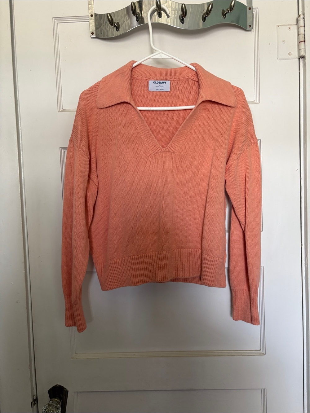 Old Navy Coral V-Neck Collared Knit V-Neck Sweater Size M